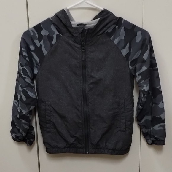OshKosh Other - Kids OshKosh Grey / Camo Sleeve Jacket With Hood Size 6